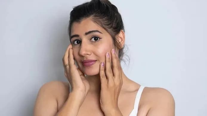 Blackheads vs Sebaceous Filaments: Nose Dots Explained