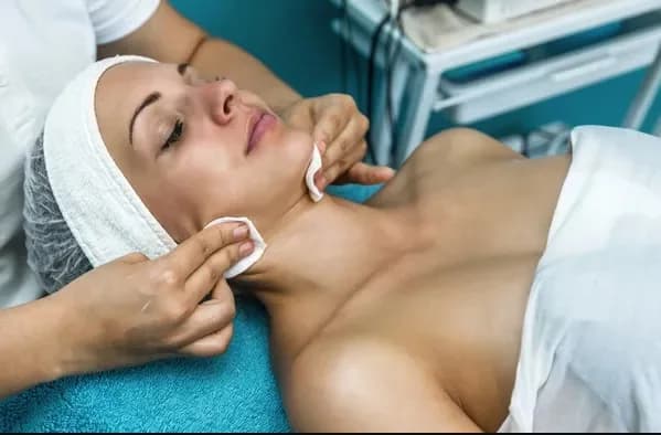 Chemical Peel Treatment Clinic in Delhi